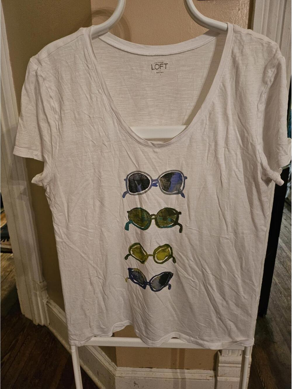 Women's T-shirt- LOFT - sunglasses - L - wide neck - EUC